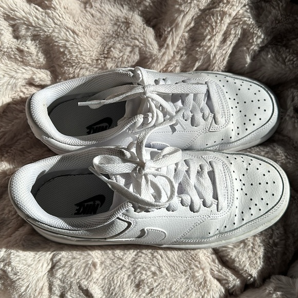 Nike Court Vision Low Sneaker- Excellent condition - Picture 8 of 10